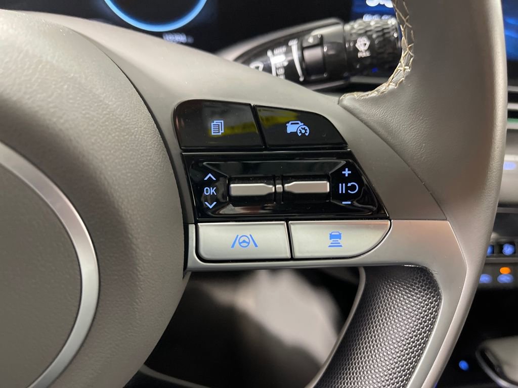 Certified 2025 Hyundai Elantra SEL FWD image 29