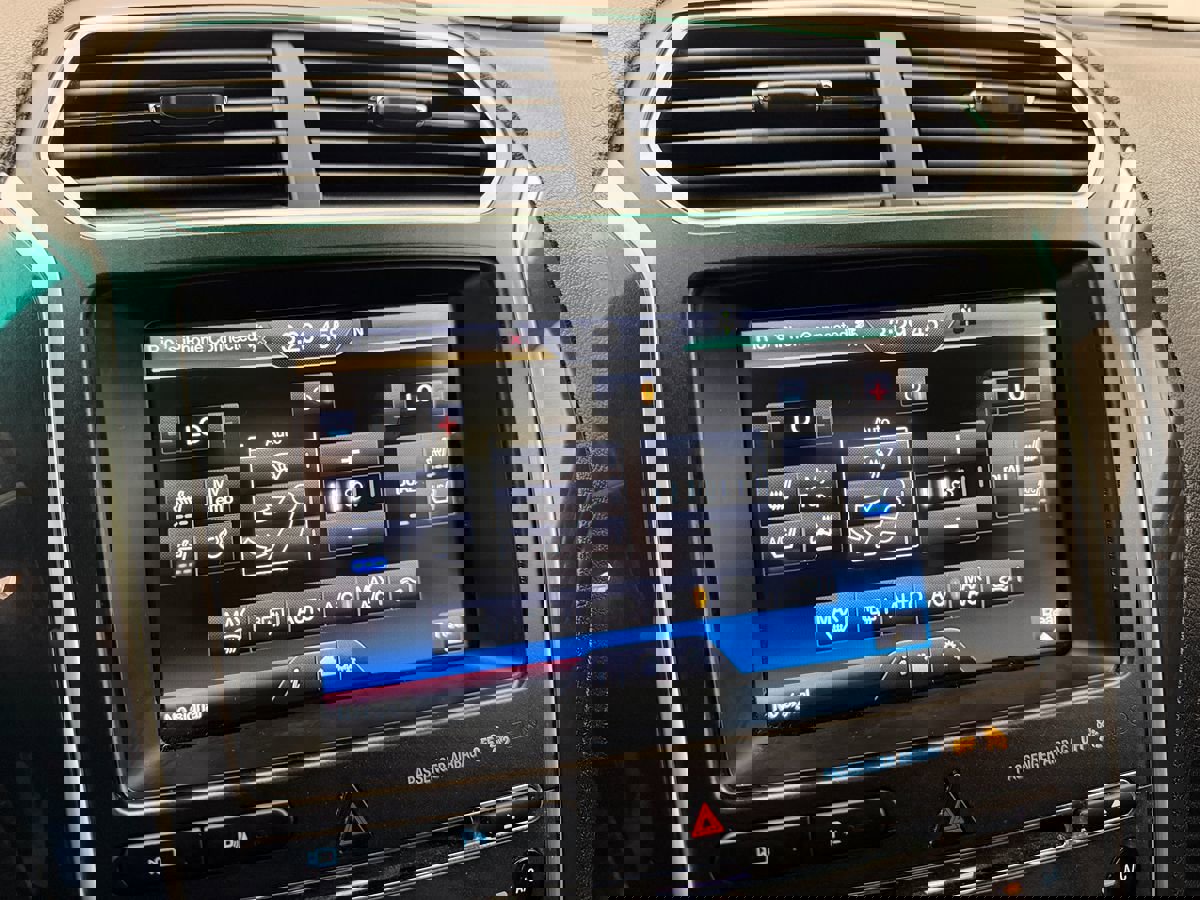 Used 2016 Ford Explorer Limited image 22