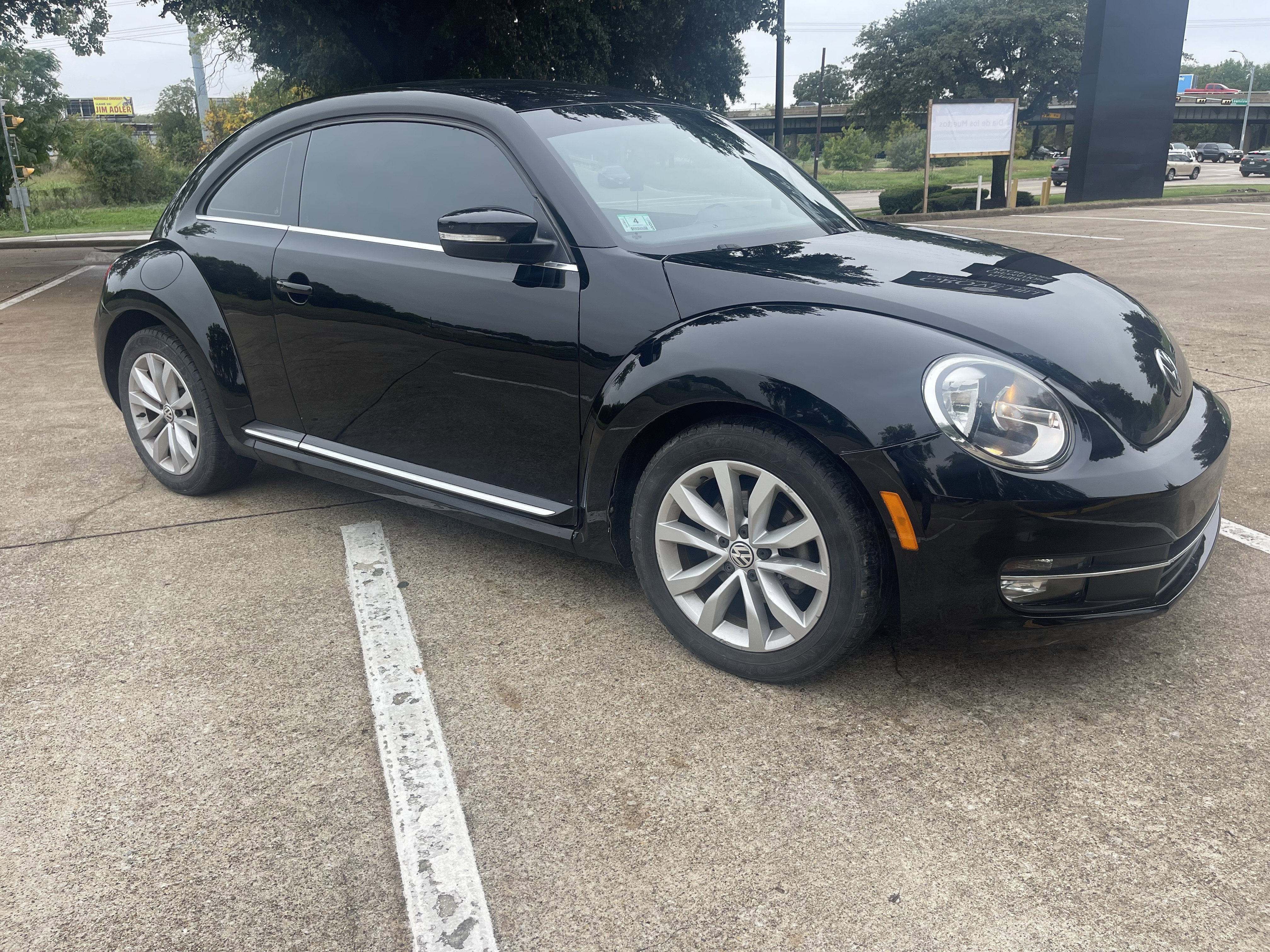 Used 2013 Volkswagen Beetle TDI image 3