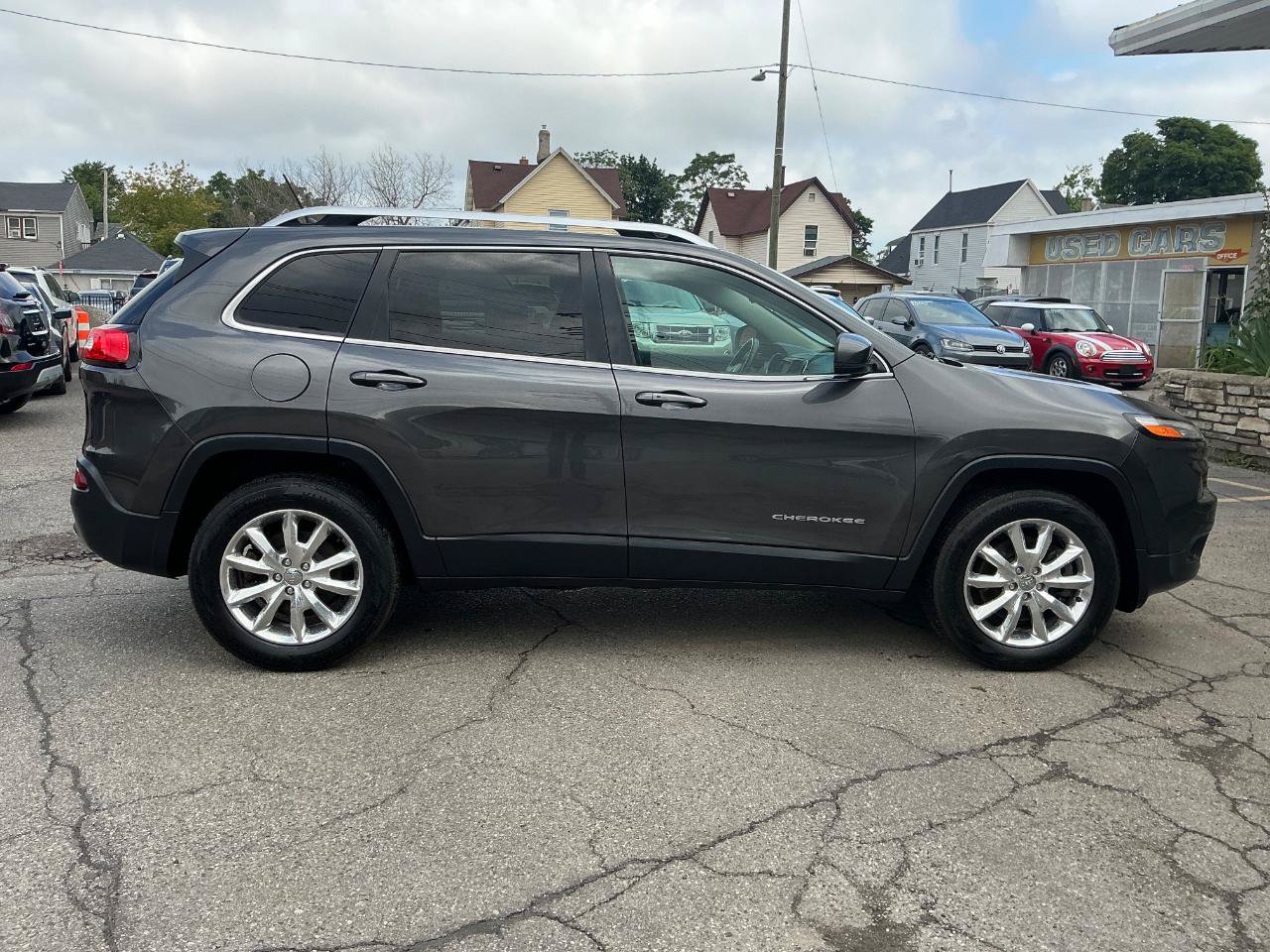 Used 2014 Jeep Cherokee Limited AWD/4WD image 2