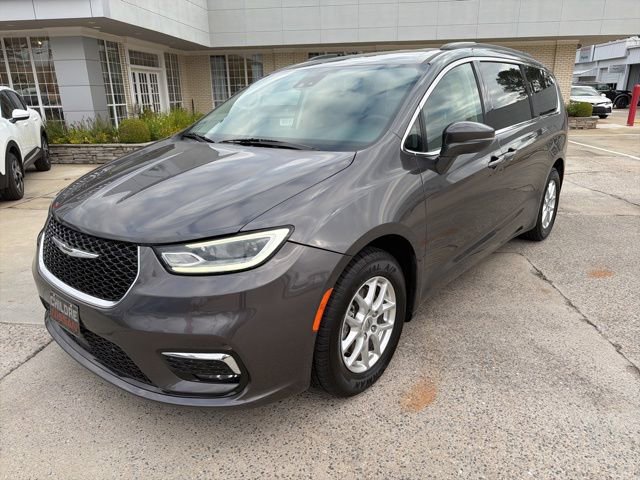 Used 2022 Chrysler Pacifica Touring-L image 2
