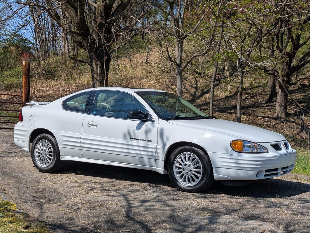 Used 2001 Pontiac Grand Am SE w/ Solid Value Appearance Pkg FWD image 8