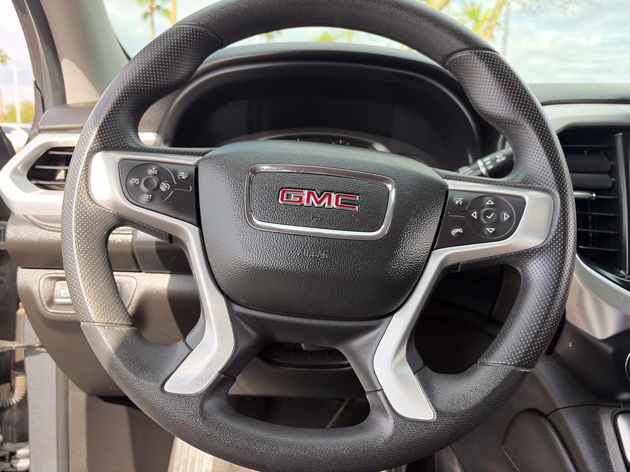 Used 2021 GMC Acadia SLE w/ Driver Convenience Package FWD image 27