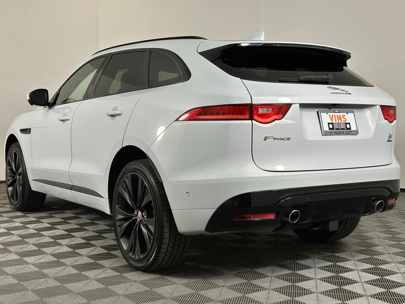 Used 2017 Jaguar F-PACE S image 36