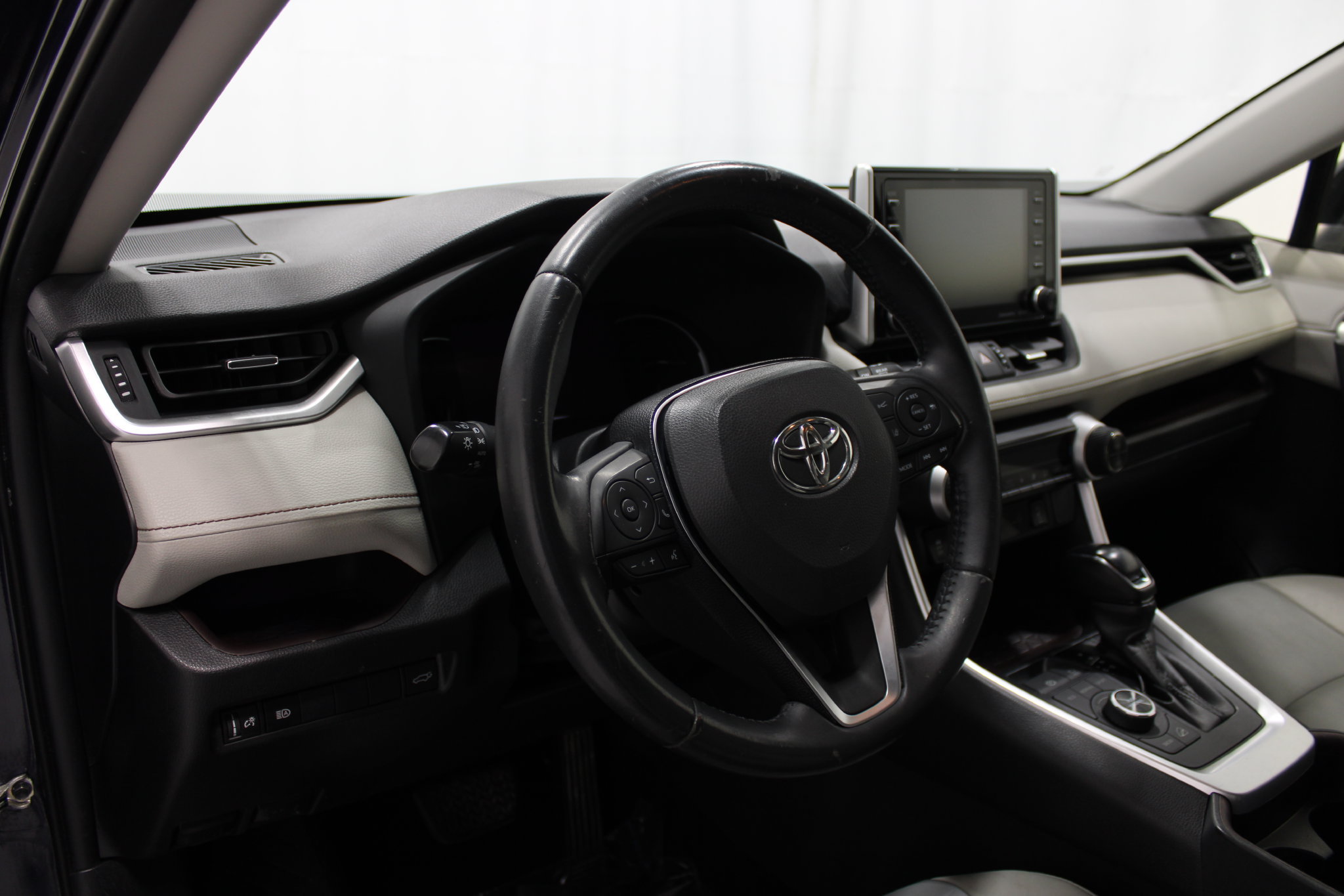 Used 2019 Toyota RAV4 Limited AWD/4WD image 12