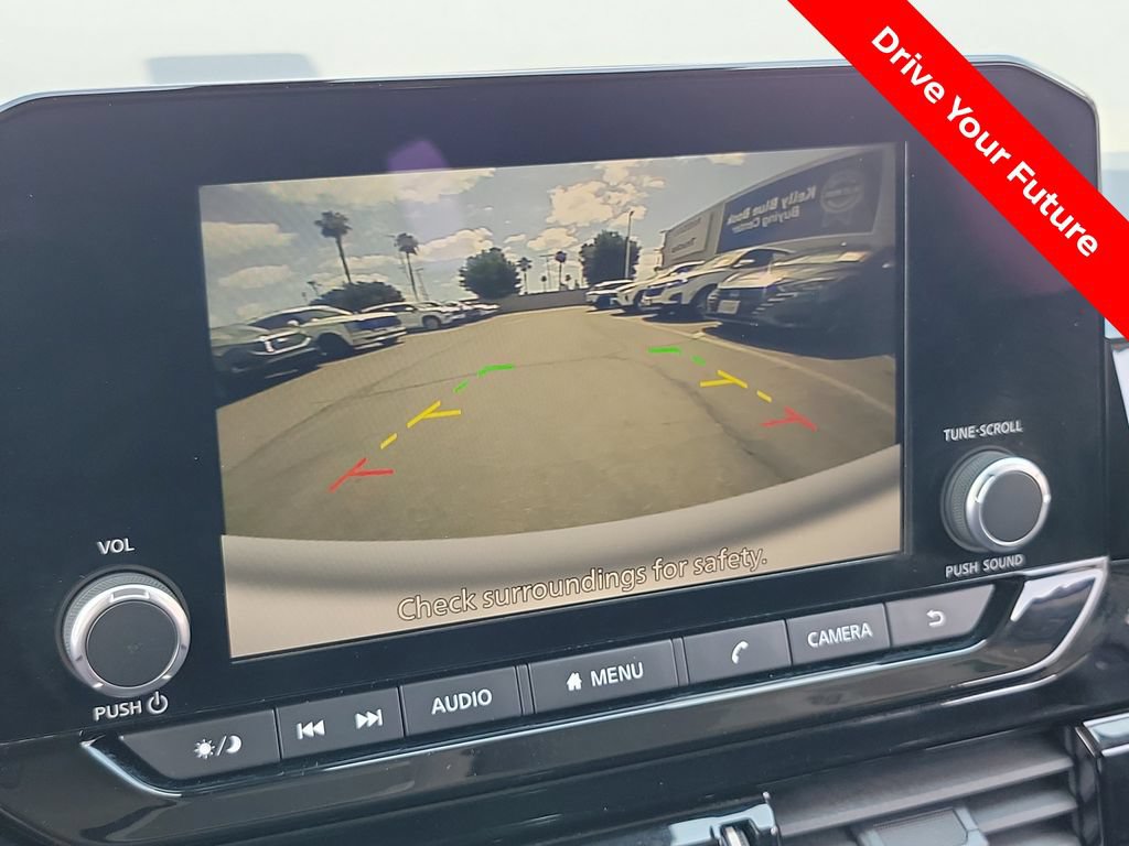 Certified 2025 Nissan Pathfinder SV FWD image 11