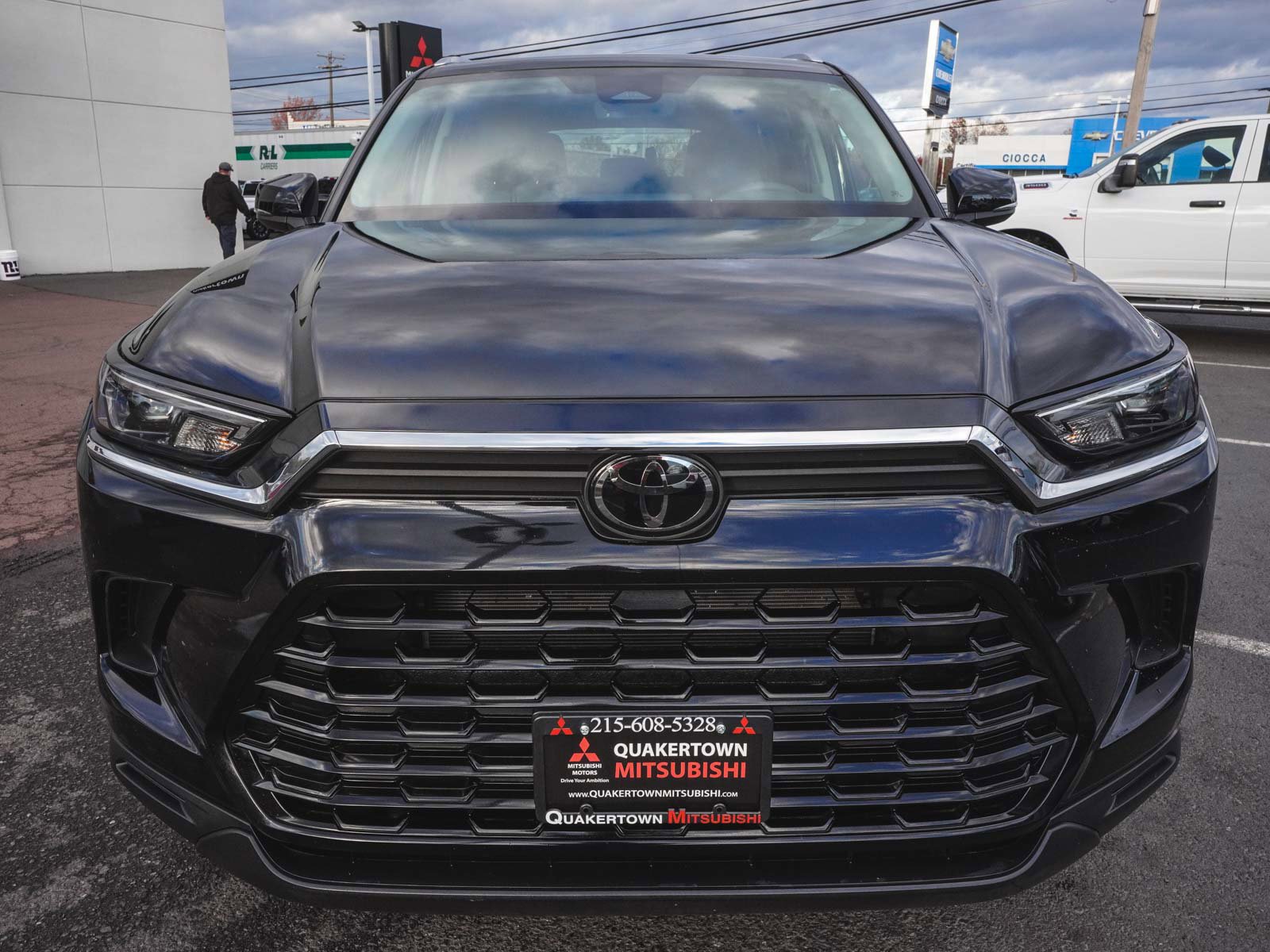 Used 2024 Toyota Grand Highlander XLE image 2