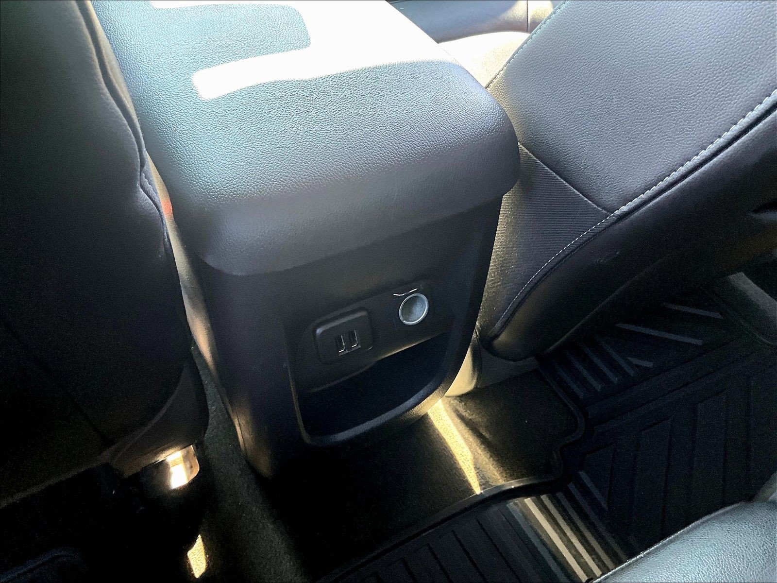 Used 2015 Chevrolet Colorado LT w/ Luxury Package RWD image 11