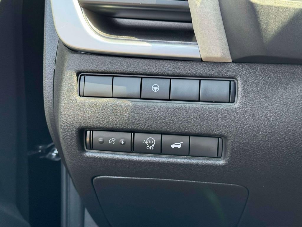 Certified 2025 Nissan Rogue SV image 19