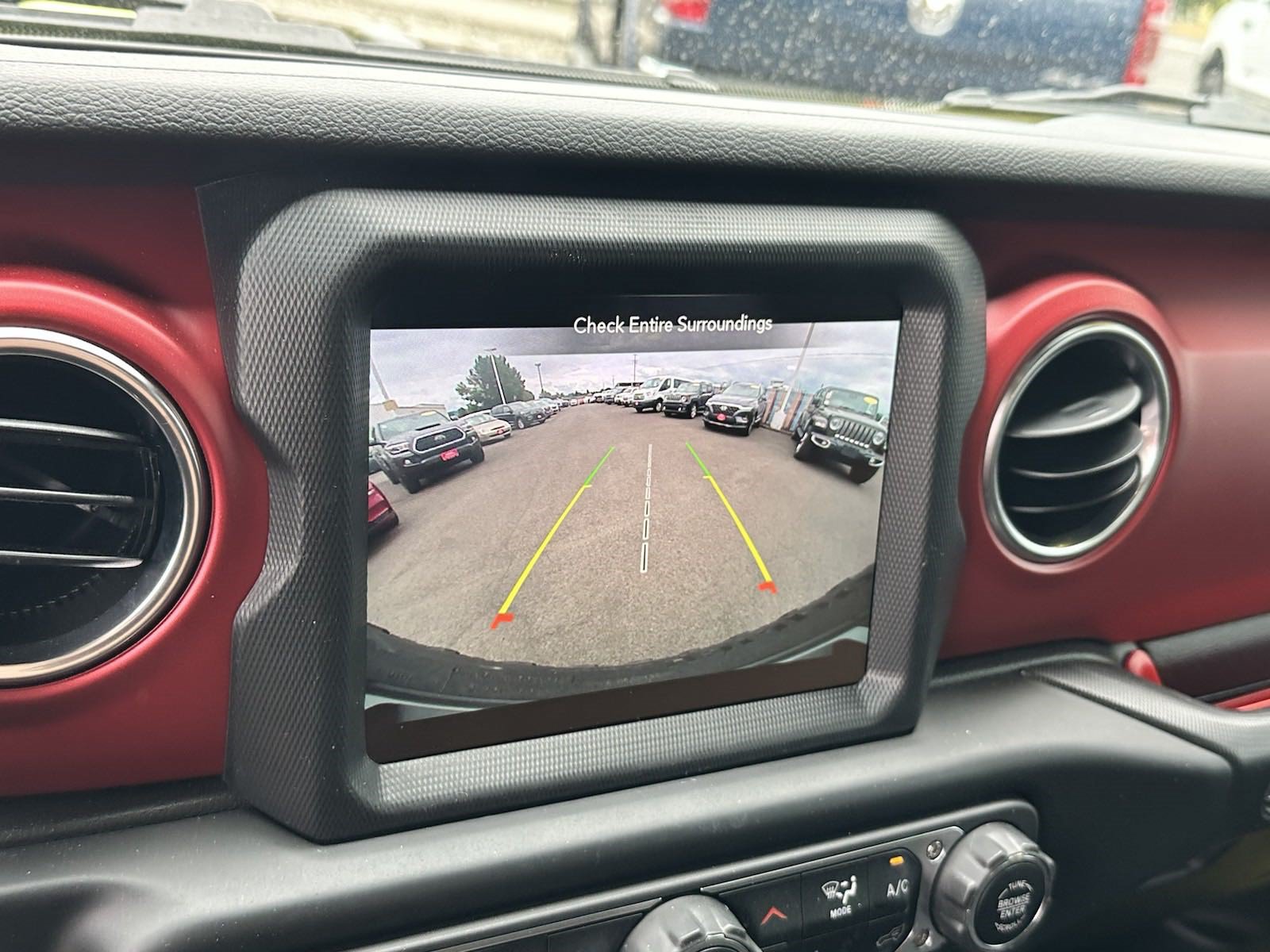 Used 2023 Jeep Wrangler Unlimited Rubicon w/ Cold Weather Group AWD/4WD image 22