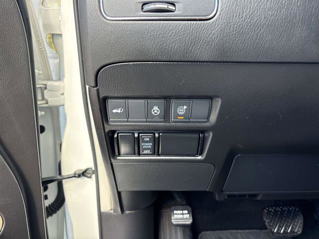 Used 2022 Nissan Armada Platinum w/ Captain's Chairs Package image 23