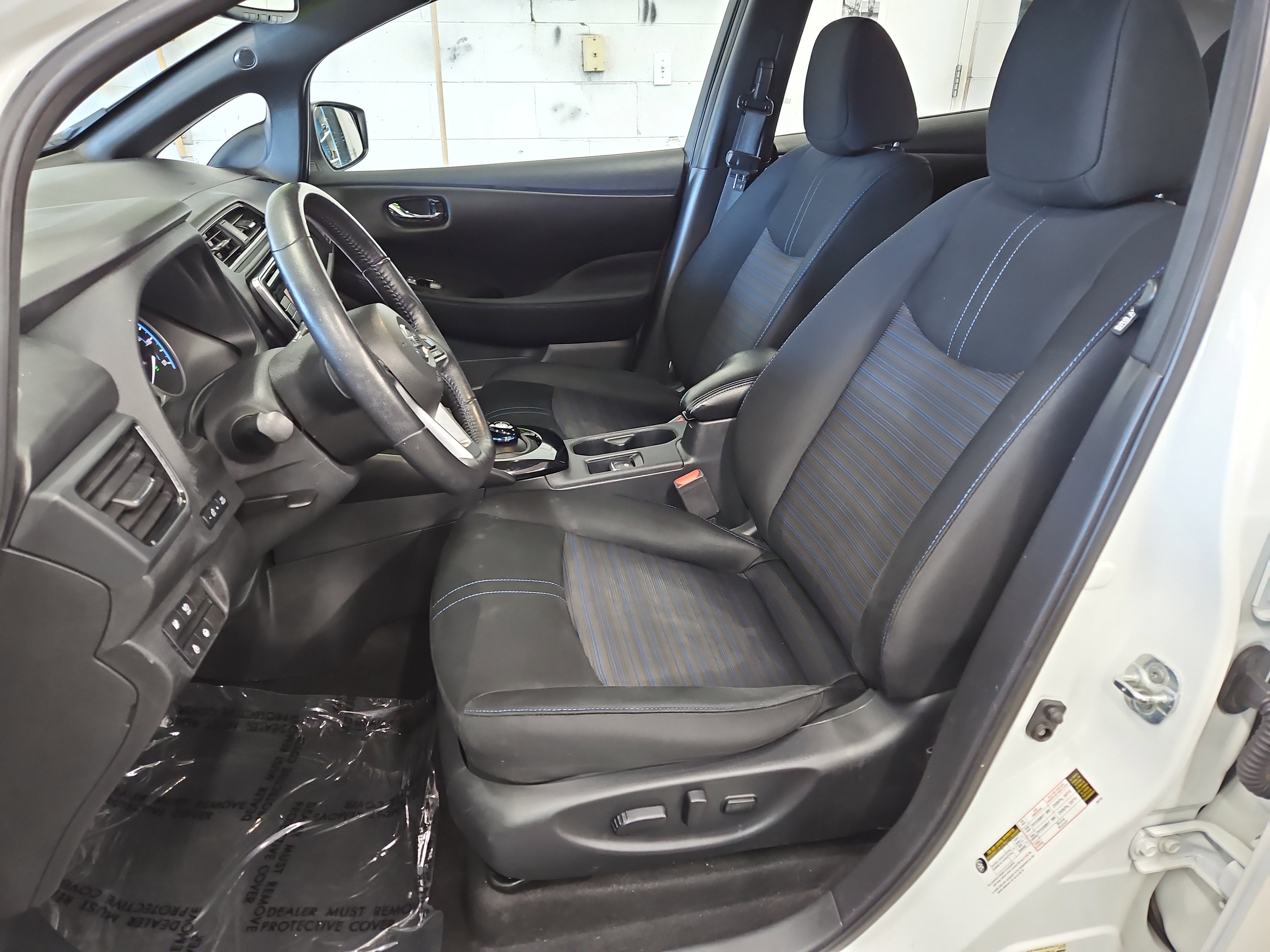 Used 2019 Nissan Leaf SV w/ SV Technology Package image 9