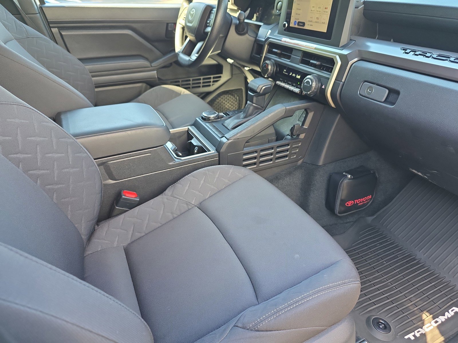 Used 2025 Toyota Tacoma SR5 AWD/4WD image 12