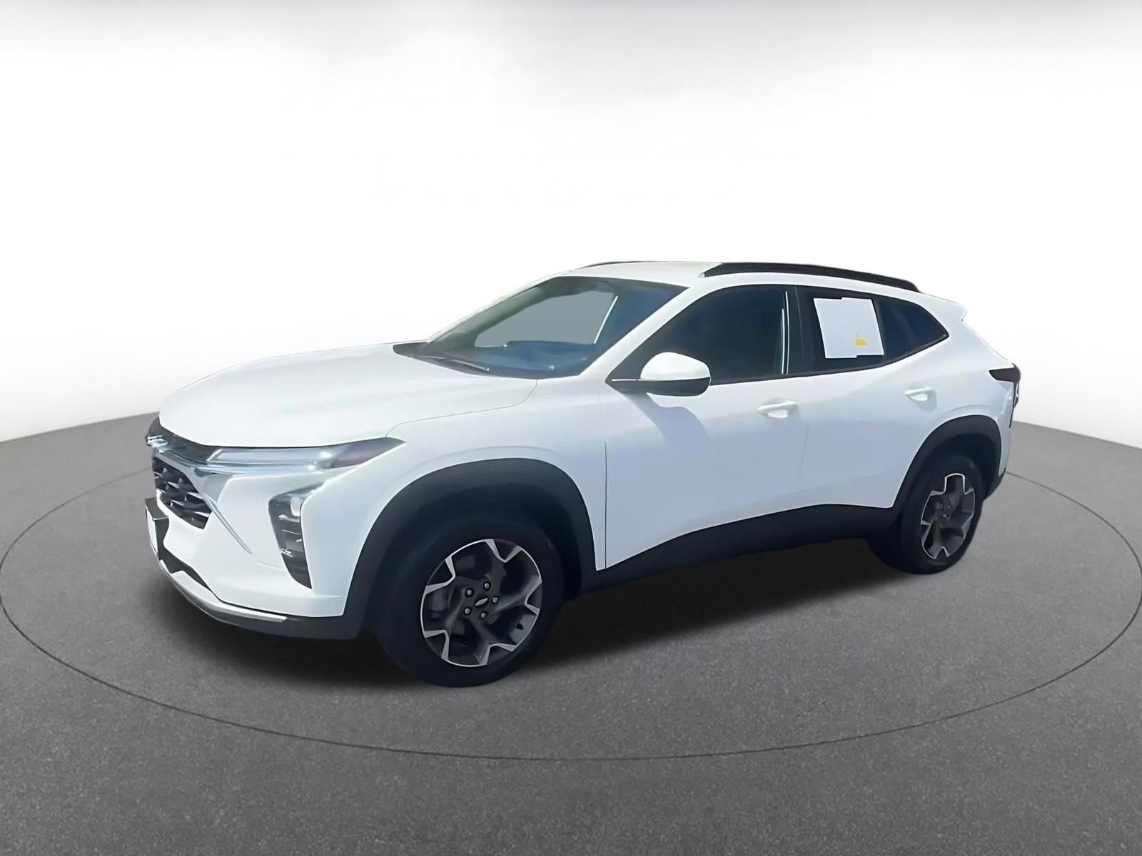 Used 2025 Chevrolet Trax LT w/ LT Convenience Package FWD image 8