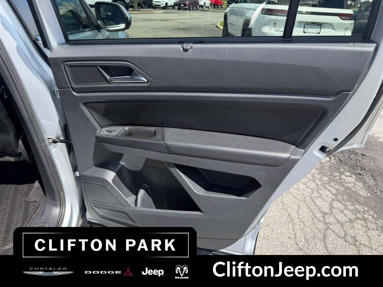 Used 2018 Volkswagen Atlas SEL AWD/4WD image 18