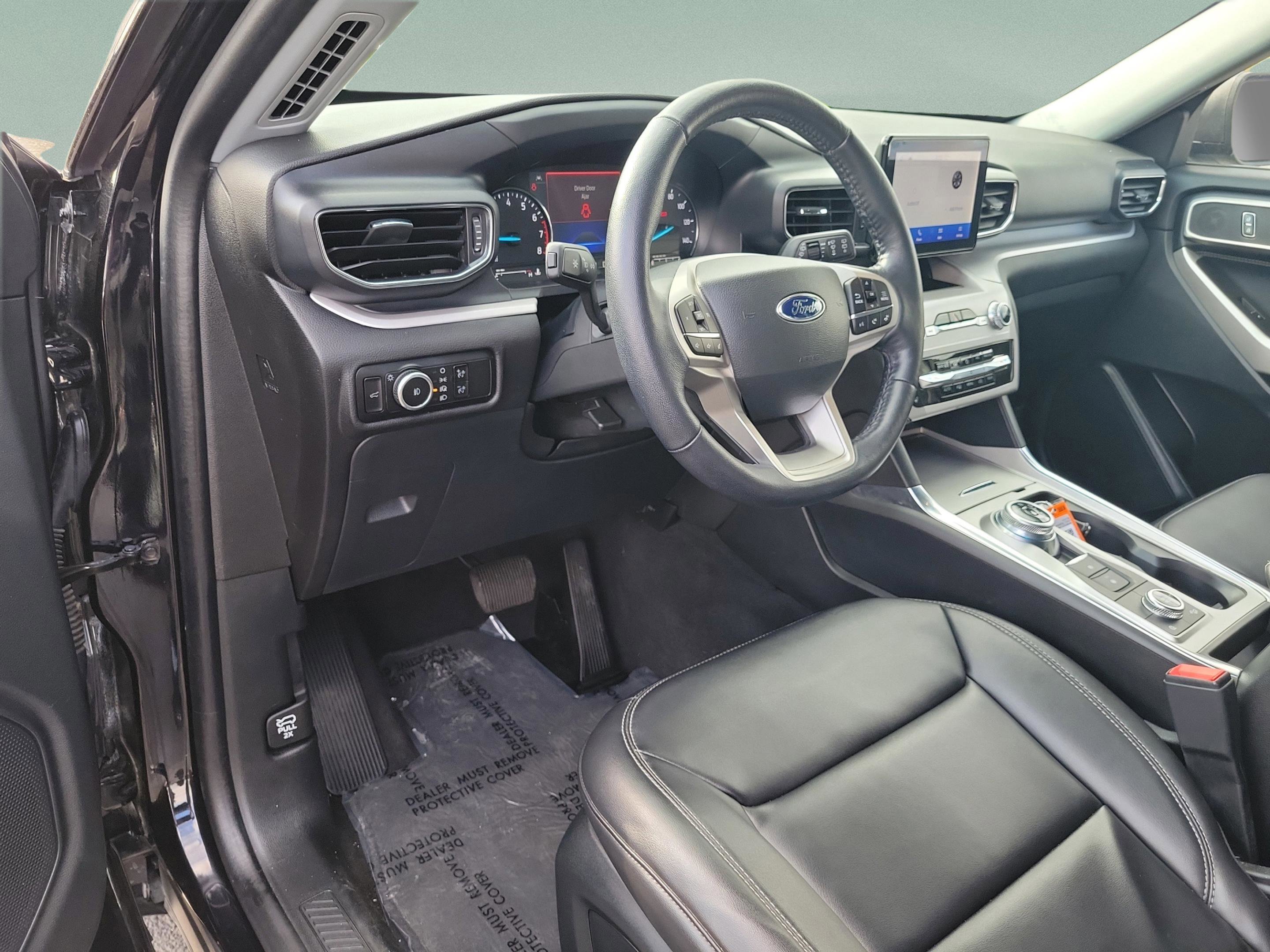 Used 2023 Ford Explorer XLT w/ Equipment Group 202A AWD/4WD image 19