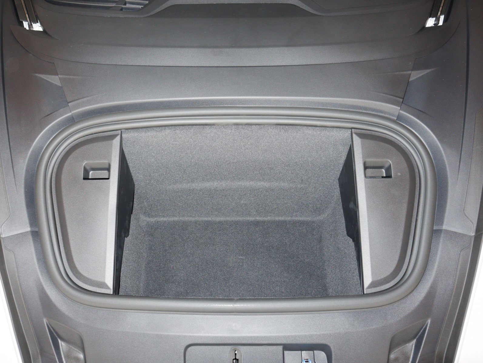 New 2026 Porsche Taycan image 30