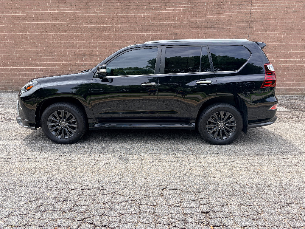 Used 2021 Lexus GX 460 Premium w/ Accessory Package AWD/4WD image 3