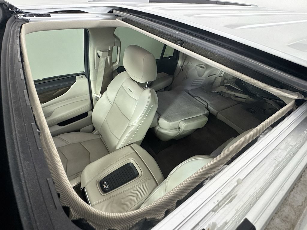Used 2018 Cadillac Escalade Luxury RWD image 25