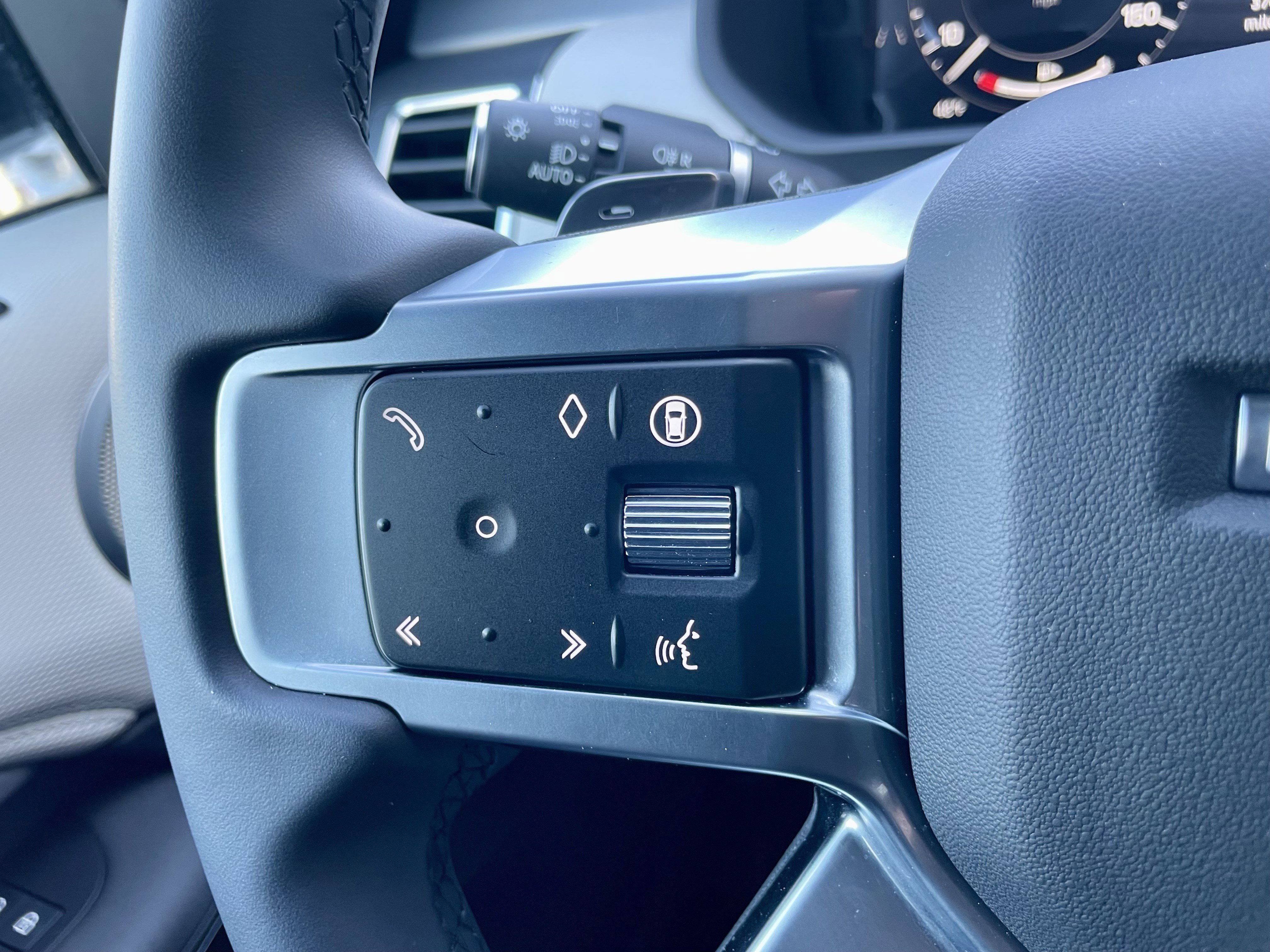 Certified 2024 Land Rover Discovery Dynamic SE image 23