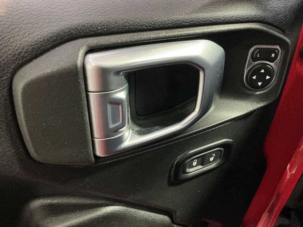 Used 2021 Jeep Wrangler Unlimited Rubicon w/ Cold Weather Group AWD/4WD image 16