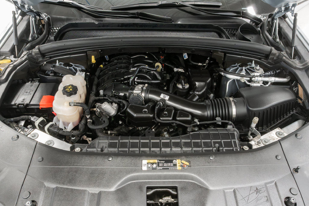Used 2025 Jeep Grand Cherokee Altitude AWD/4WD image 3