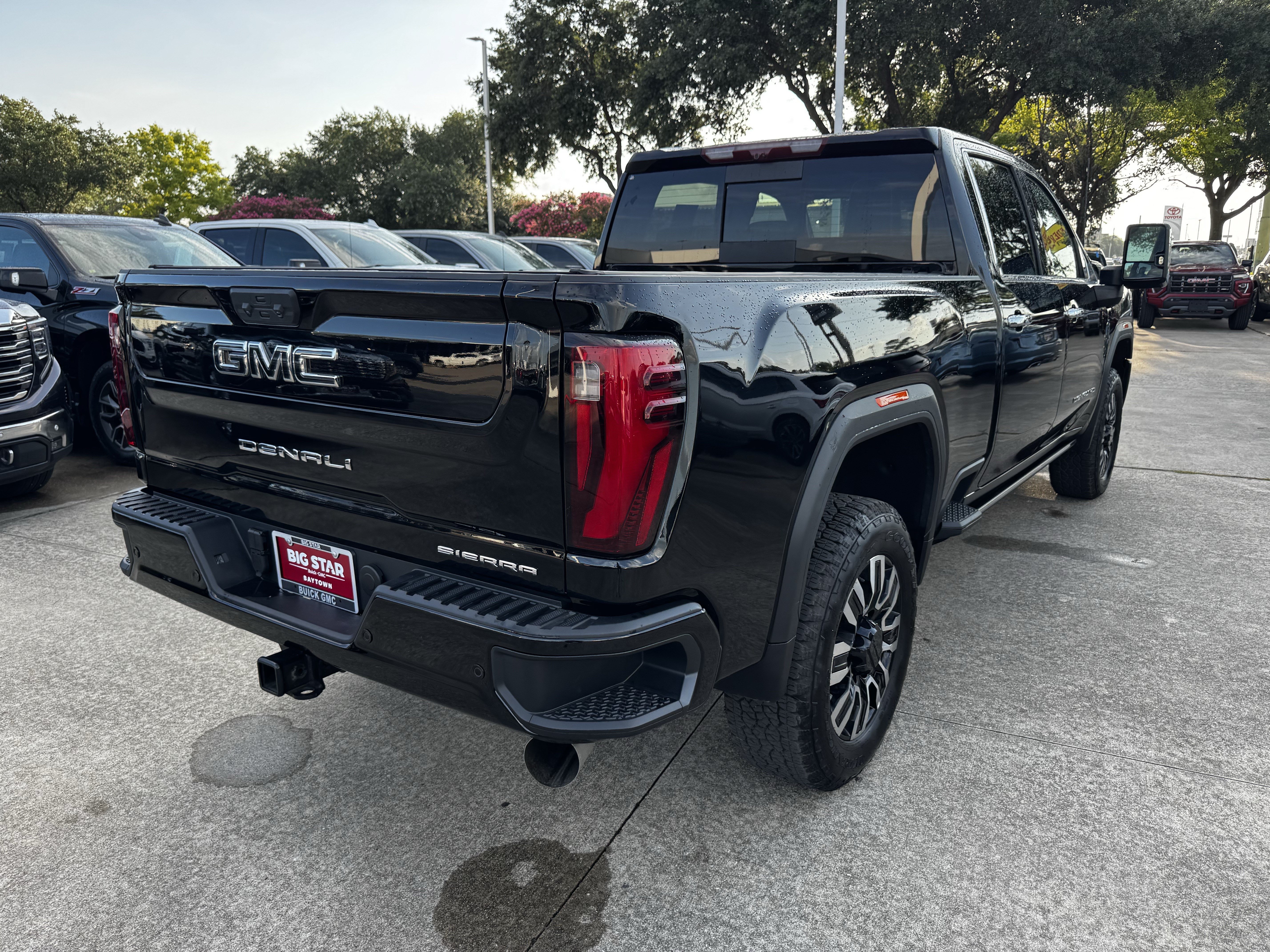 Used 2025 GMC Sierra 2500 Denali Ultimate AWD/4WD image 6