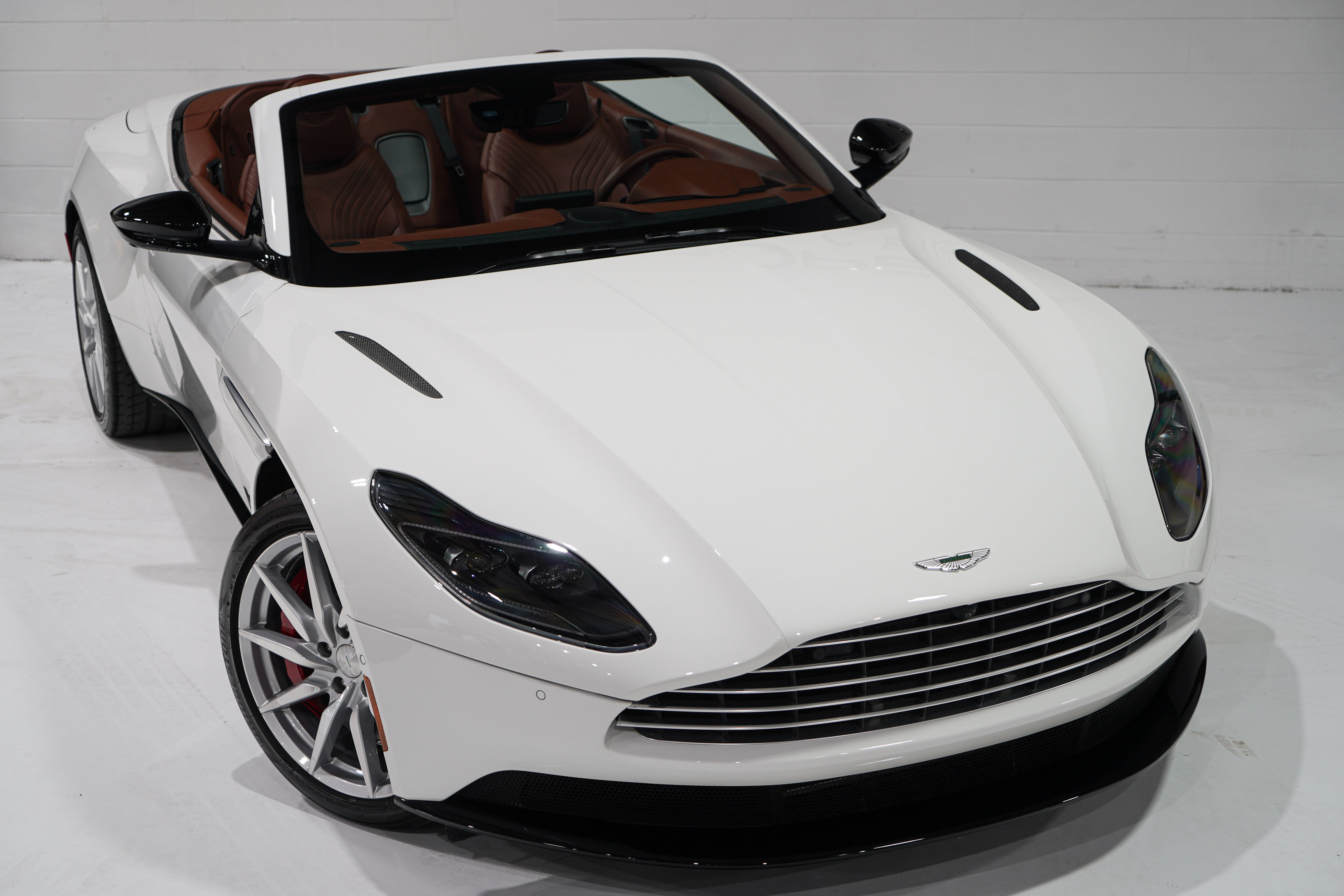 Used 2020 Aston Martin DB11 Volante RWD image 28