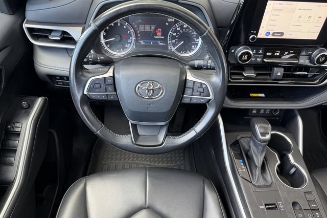 Used 2023 Toyota Highlander XLE FWD image 14