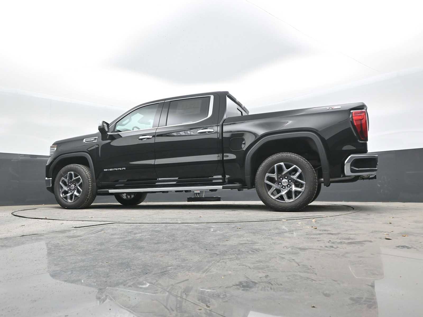New 2026 GMC Sierra 1500 SLT w/ SLT Premium Package image 34