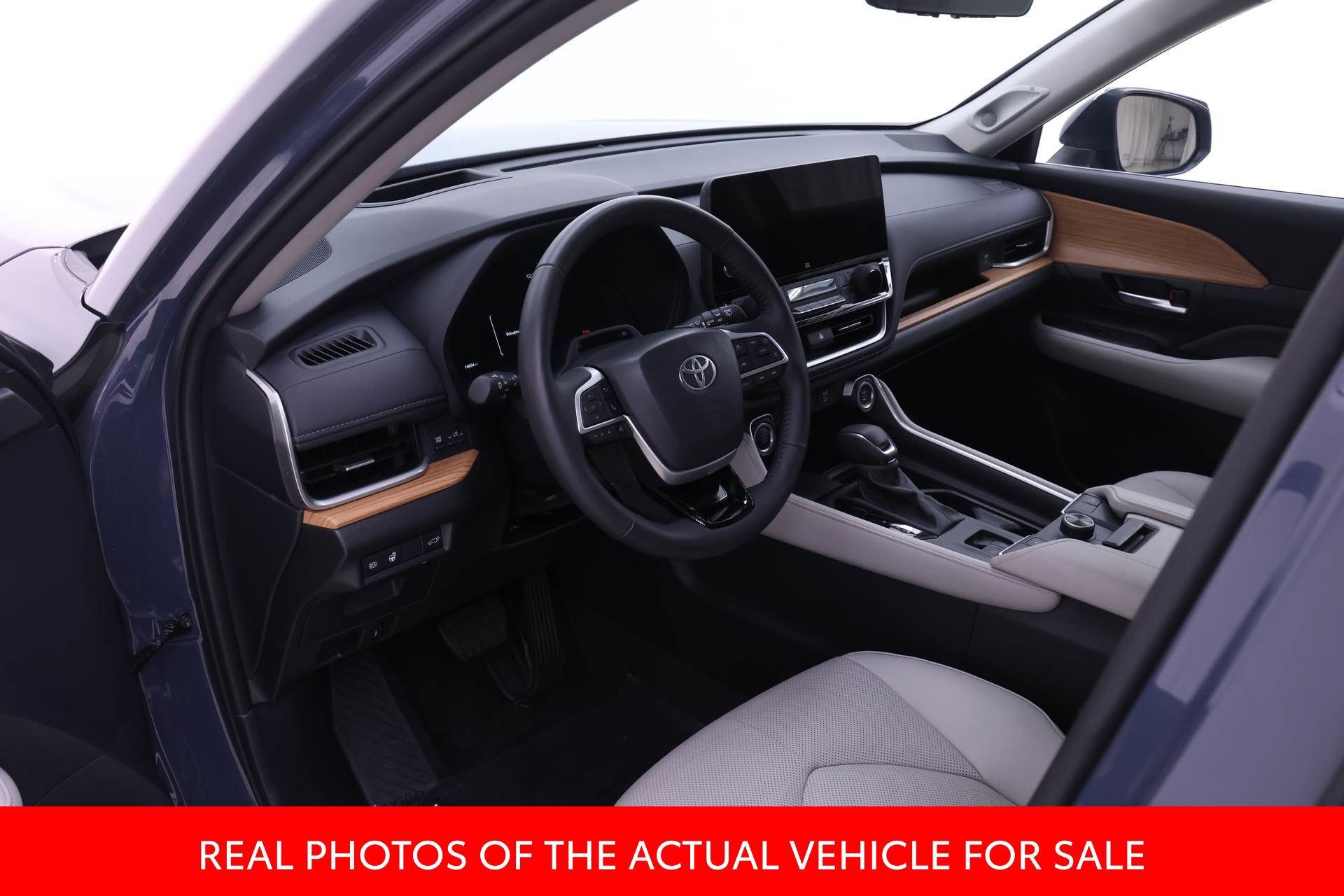 Certified 2024 Toyota Grand Highlander AWD image 3