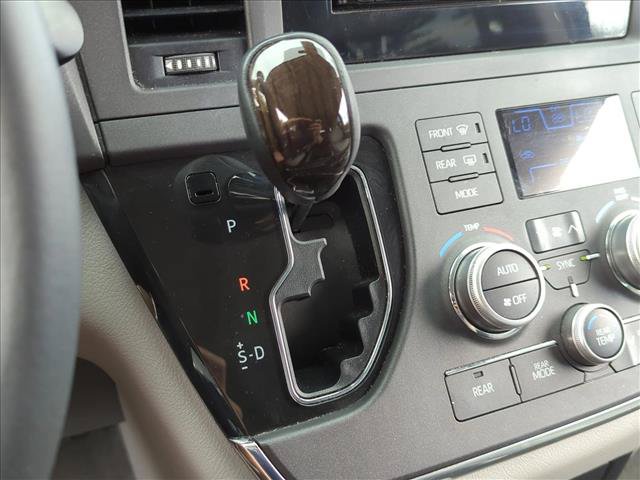 Used 2018 Toyota Sienna XLE AWD/4WD image 12