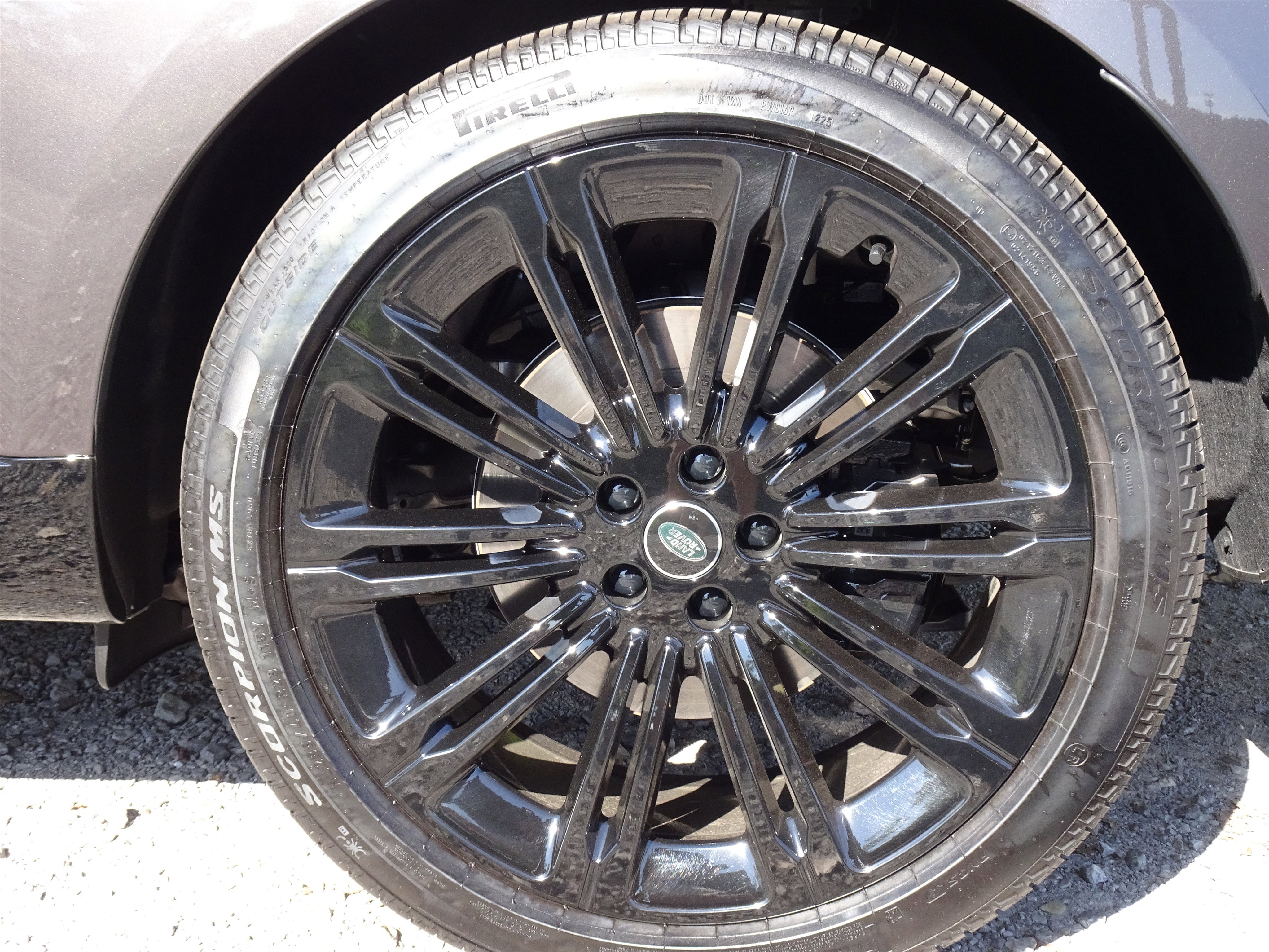 New 2025 Land Rover Range Rover SE image 28