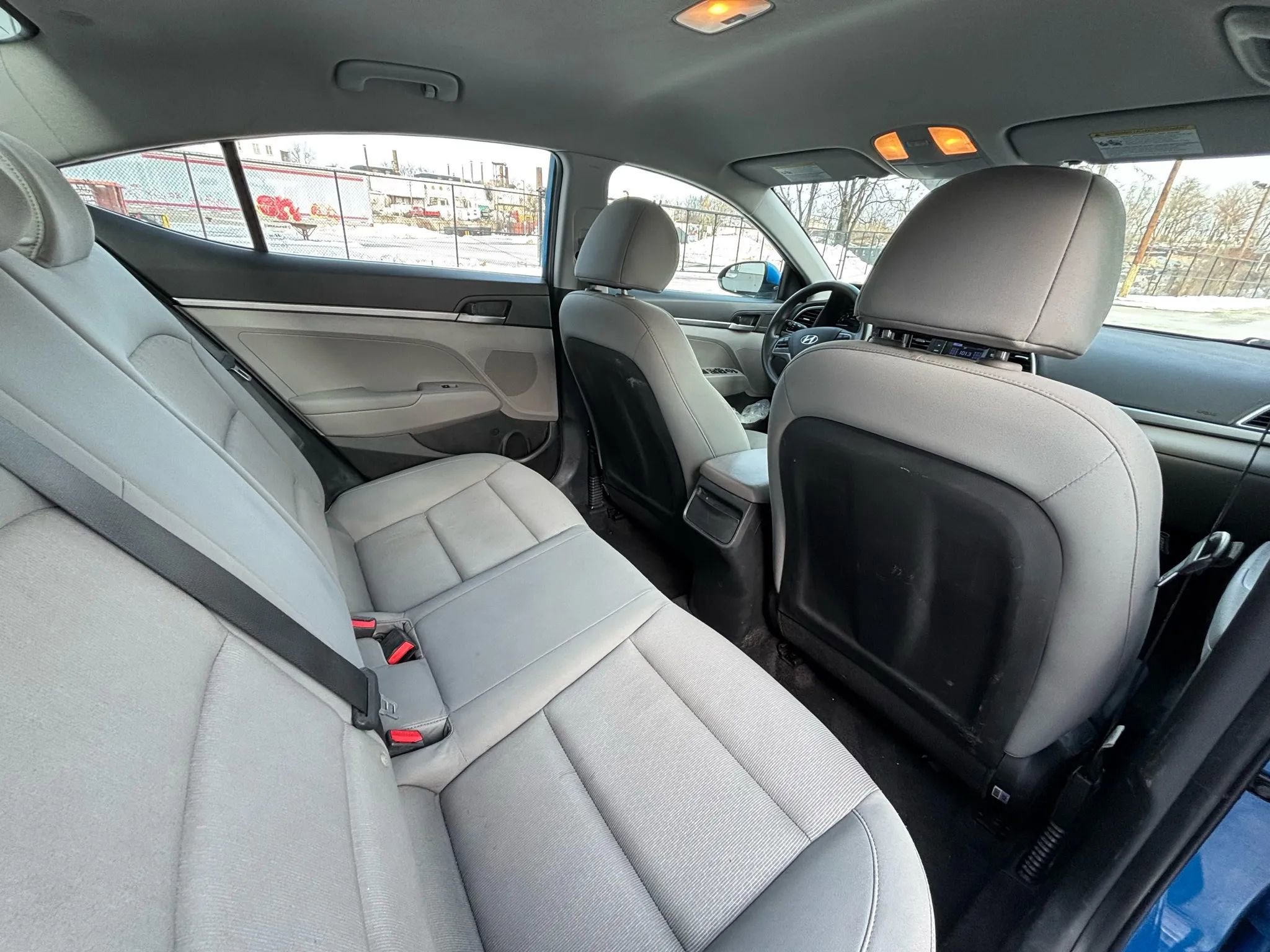 Used 2017 Hyundai Elantra SE image 21