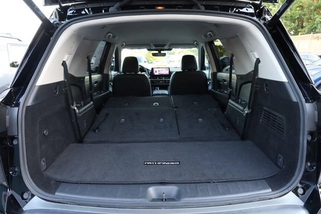 Certified 2026 Nissan Pathfinder SL FWD image 9