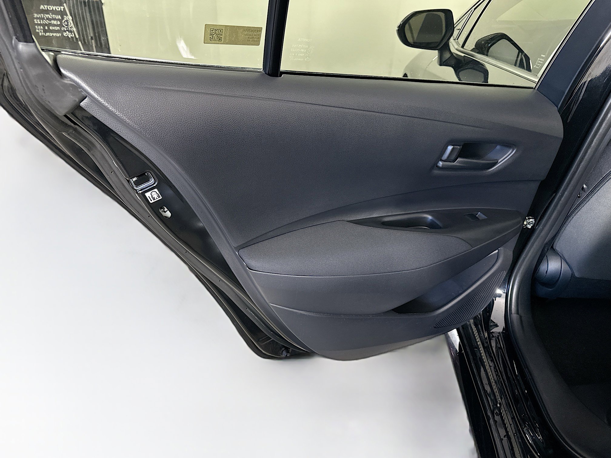 Used 2024 Toyota Corolla LE w/ LE Convenience Package image 27