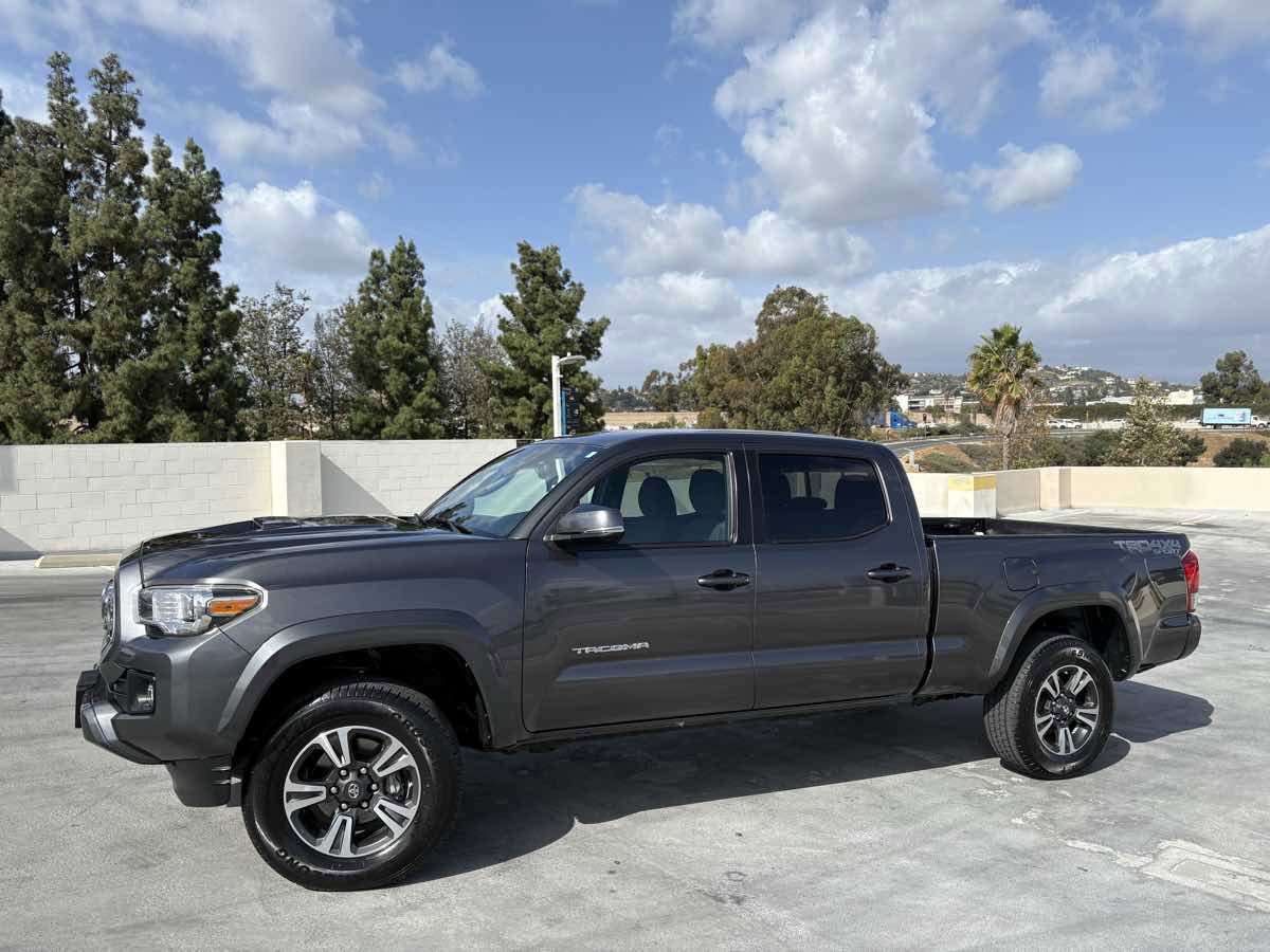 Used 2017 Toyota Tacoma TRD Sport image 7