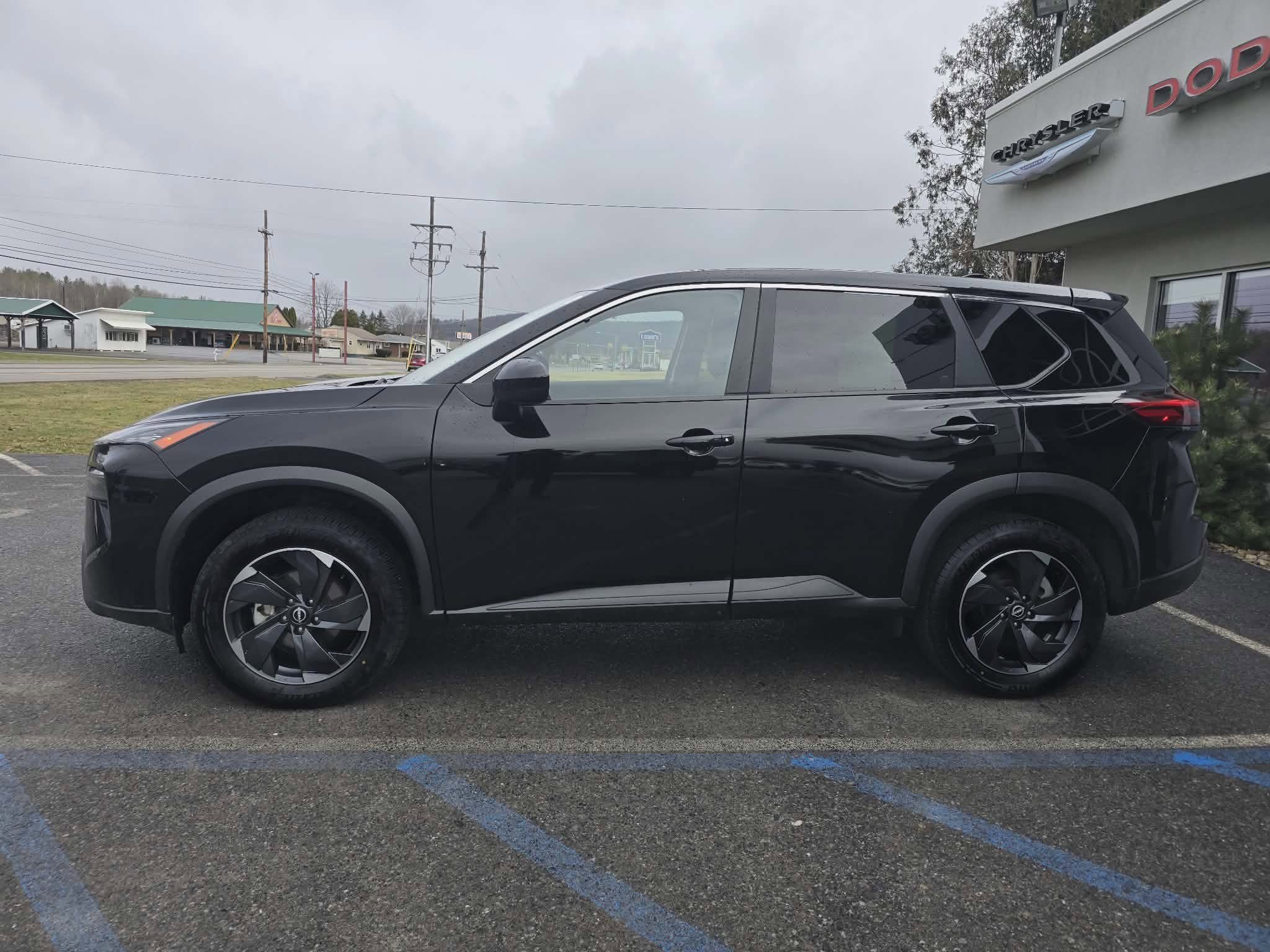 Used 2024 Nissan Rogue SV image 7