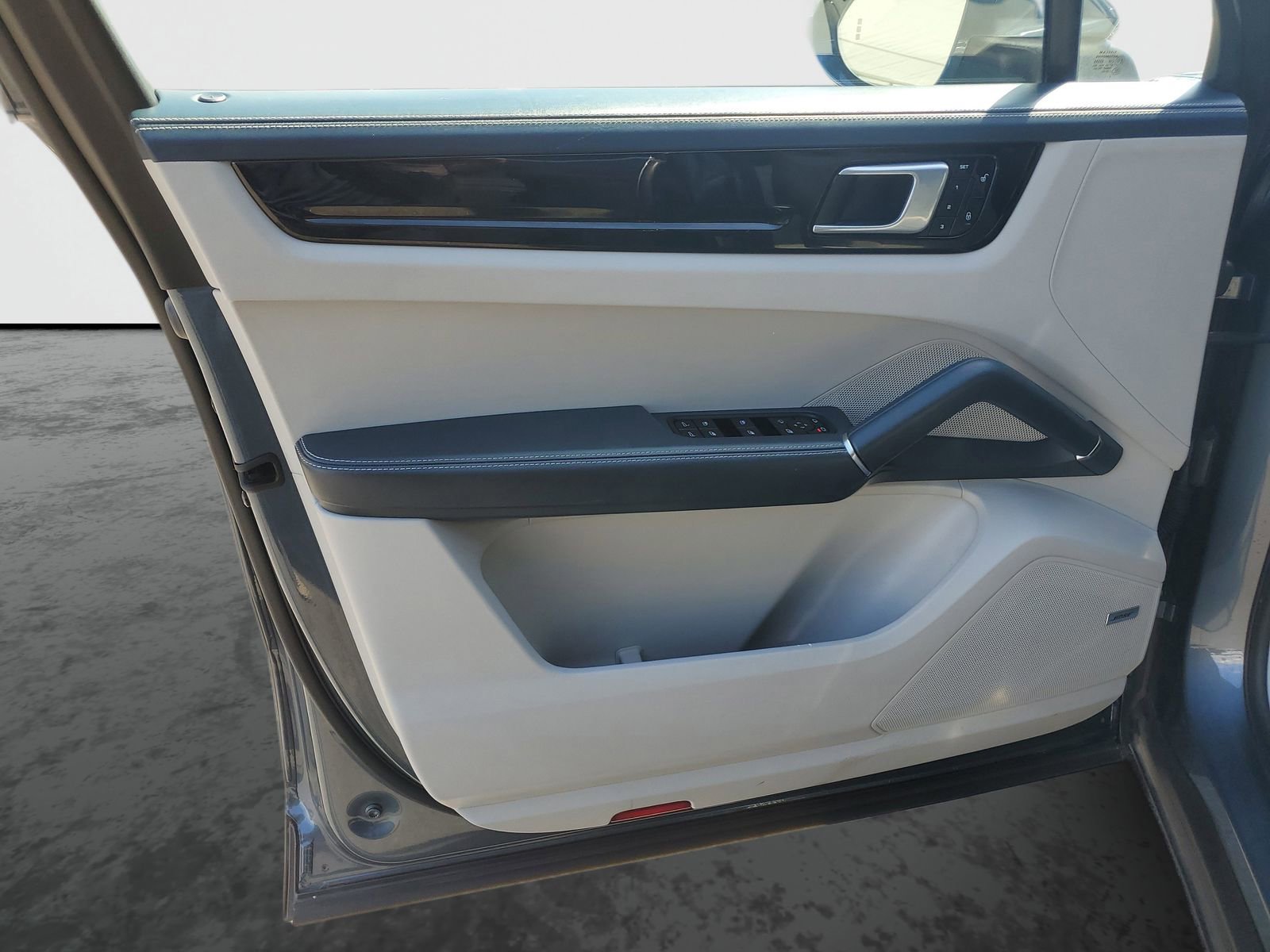 Used 2019 Porsche Cayenne image 19