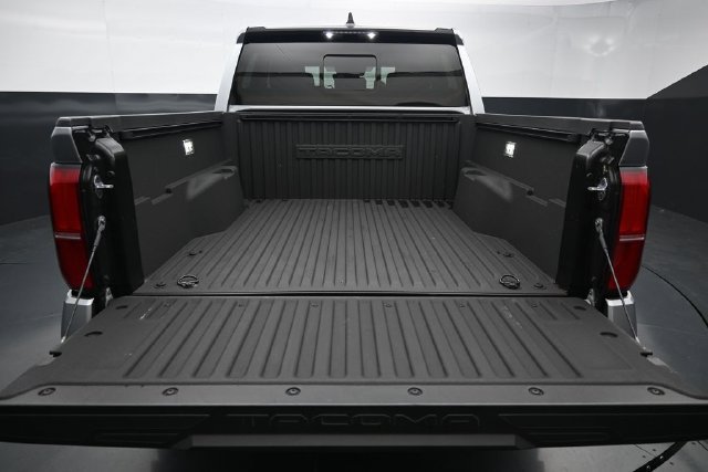 Used 2024 Toyota Tacoma SR5 AWD/4WD image 9