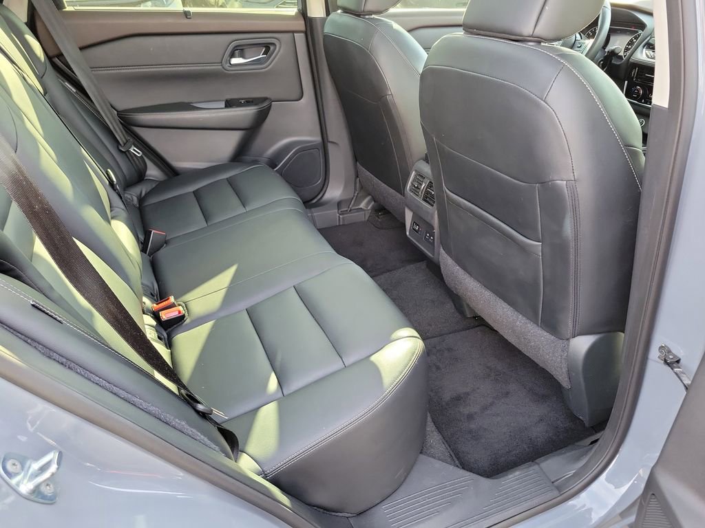 Used 2023 Nissan Rogue SL w/ SL Premium Package image 21