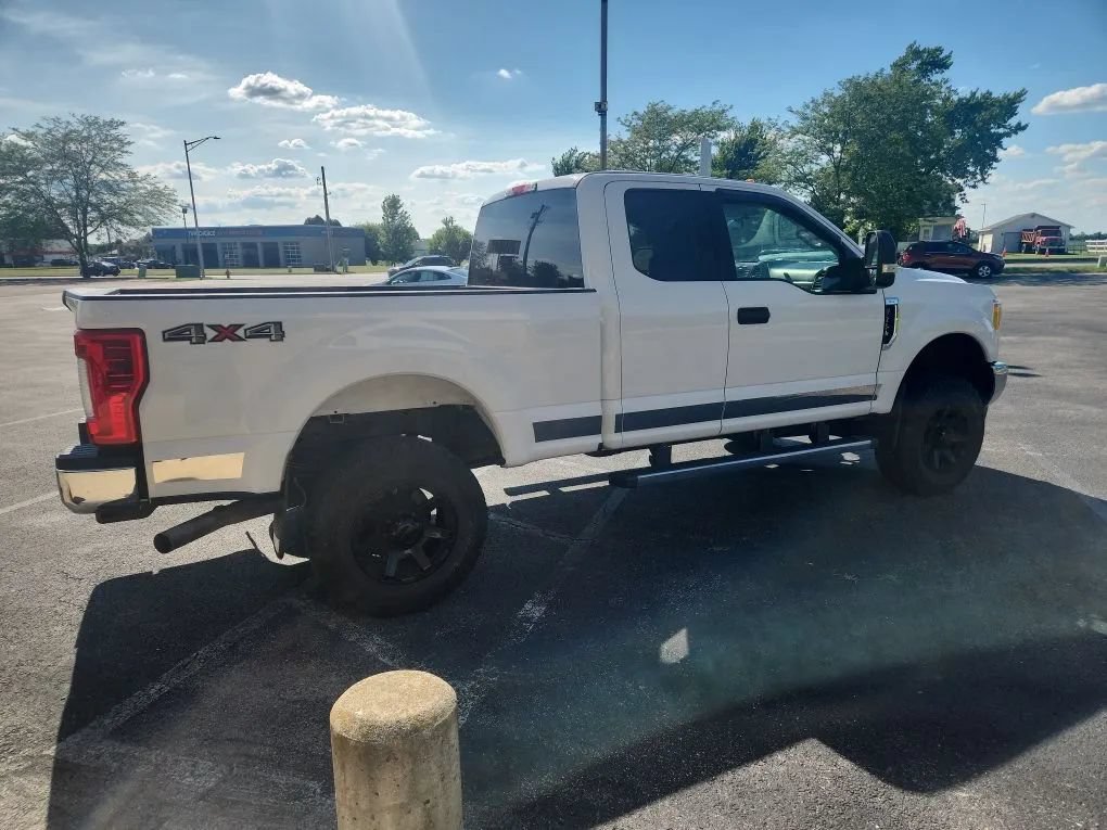 Used 2017 Ford F250 XLT AWD/4WD image 6