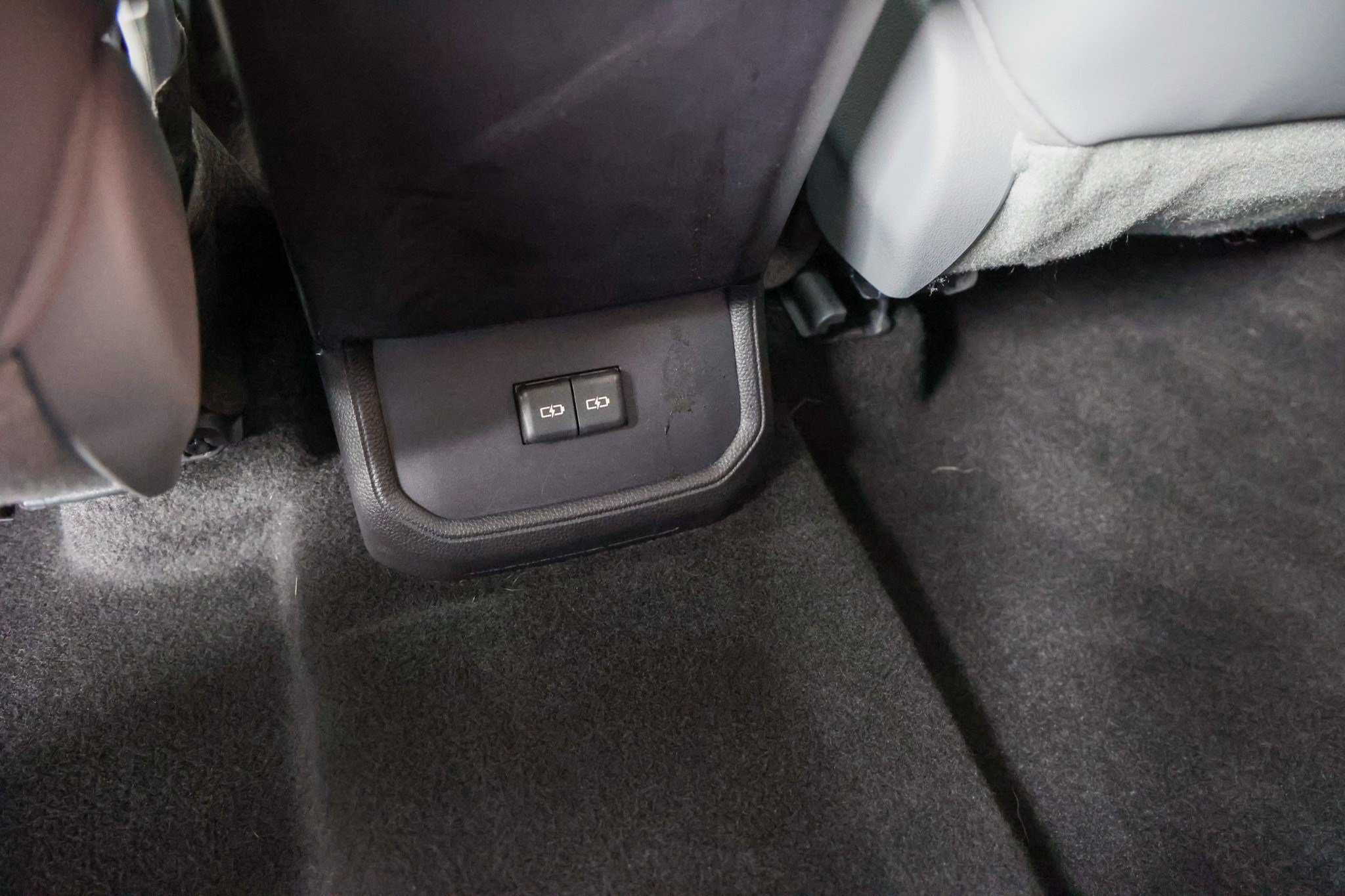 Used 2023 Toyota Highlander XLE FWD image 47