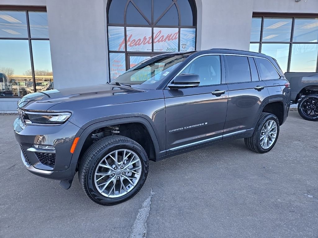 Used 2025 Jeep Grand Cherokee Summit image 3