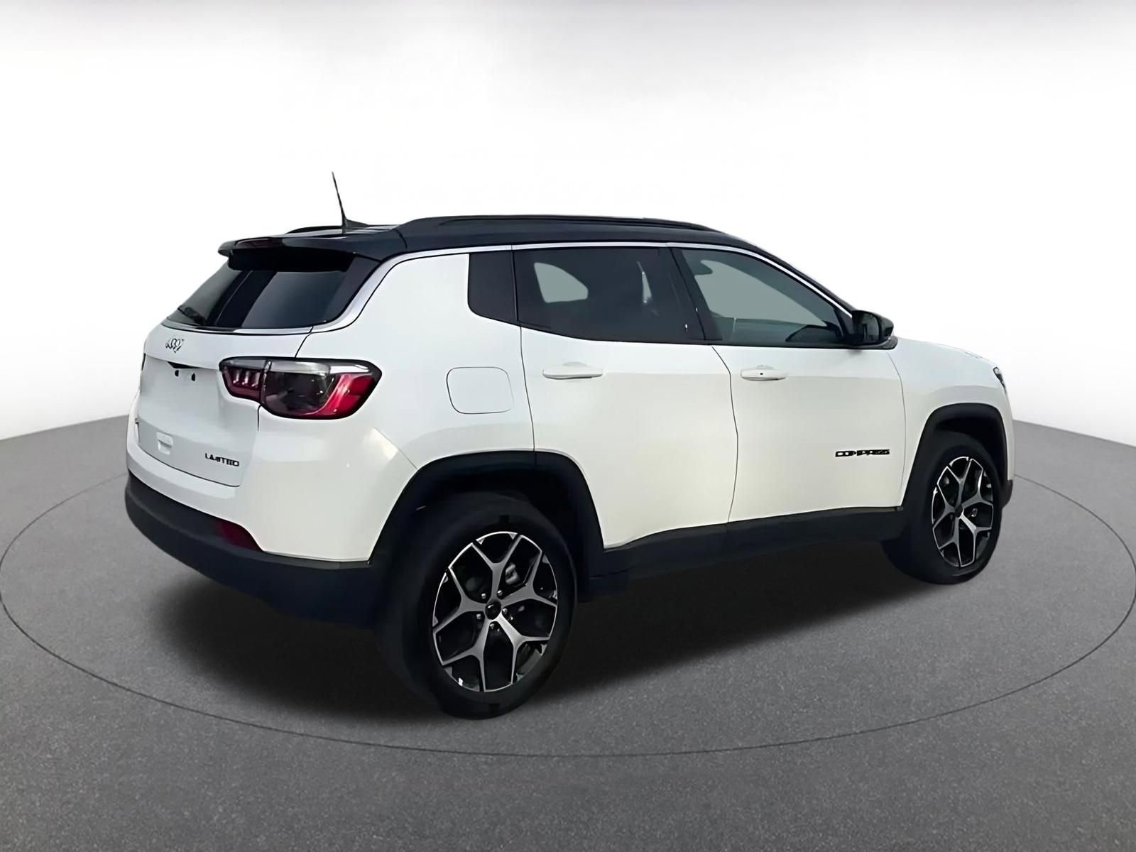 Used 2025 Jeep Compass Limited image 14