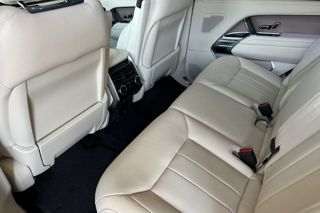 New 2026 Land Rover Range Rover Long Wheelbase SE AWD/4WD image 11