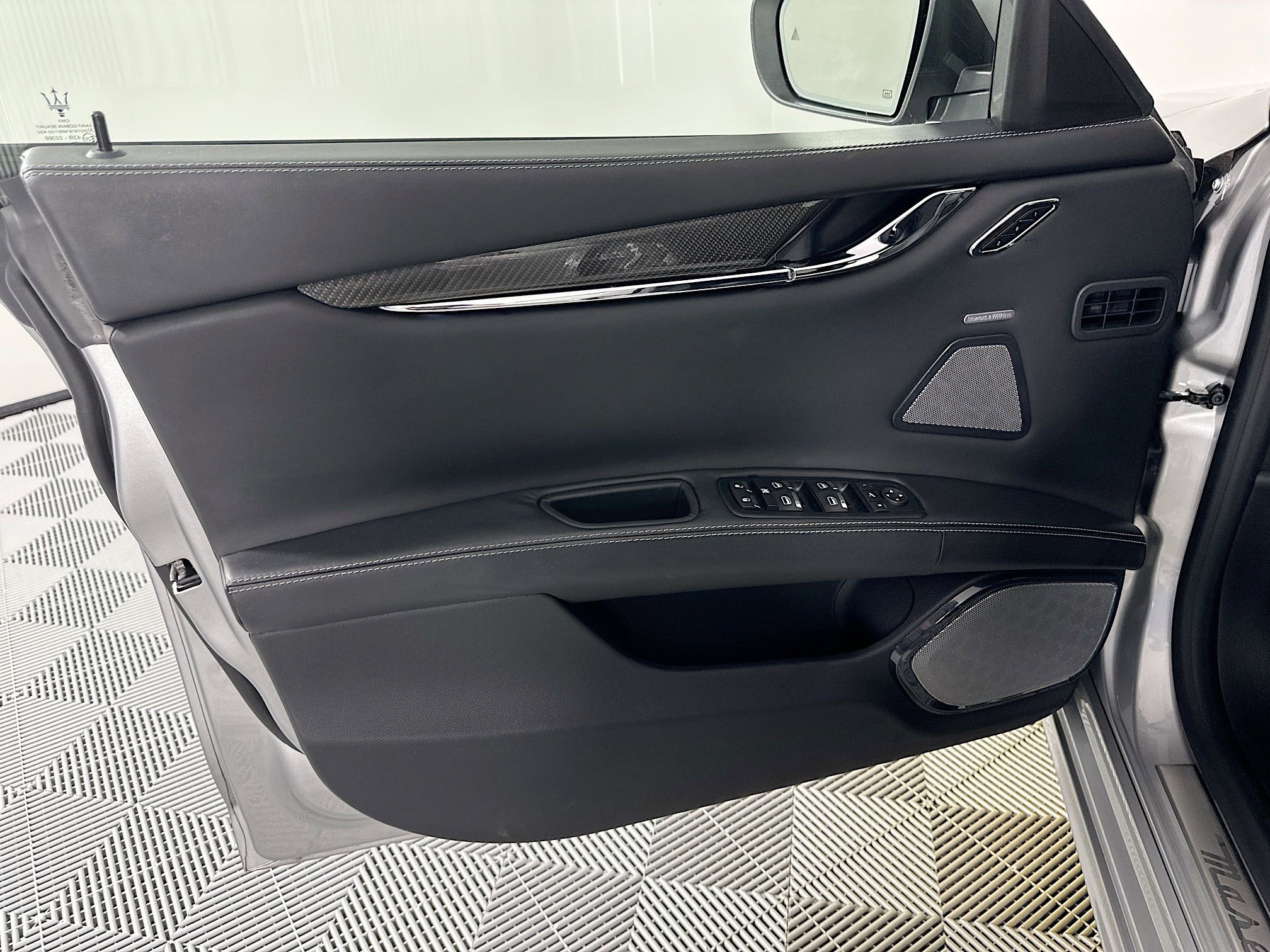 Used 2017 Maserati Quattroporte GTS GranSport RWD image 14