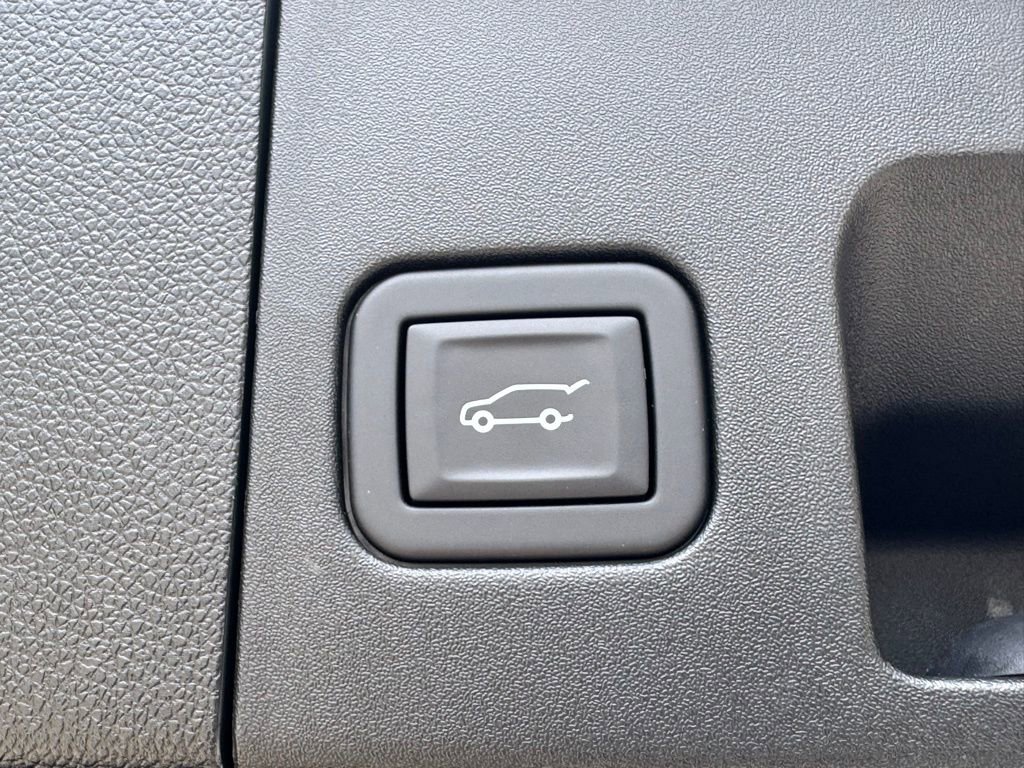 Used 2024 Cadillac XT4 Premium Luxury w/ Technology Package image 29