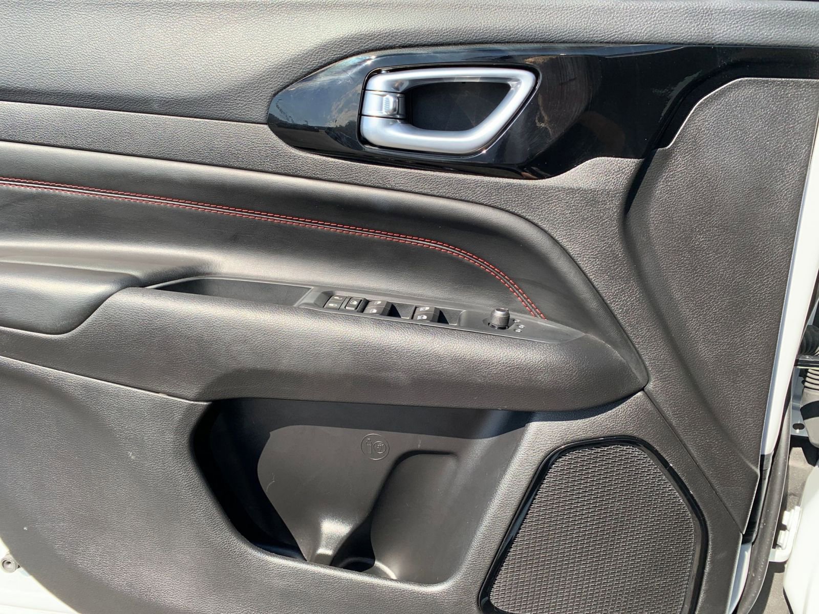 Used 2025 Jeep Compass Trailhawk image 20