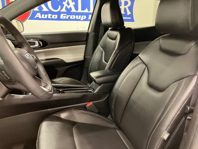 Used 2025 Jeep Compass Limited AWD/4WD image 21